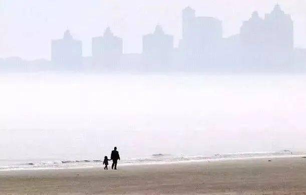 
曝光！这孩子被“老师”打的鼻青脸肿！河北1地惊现梦幻泡影奇观！‘星空官网登录’(图4)